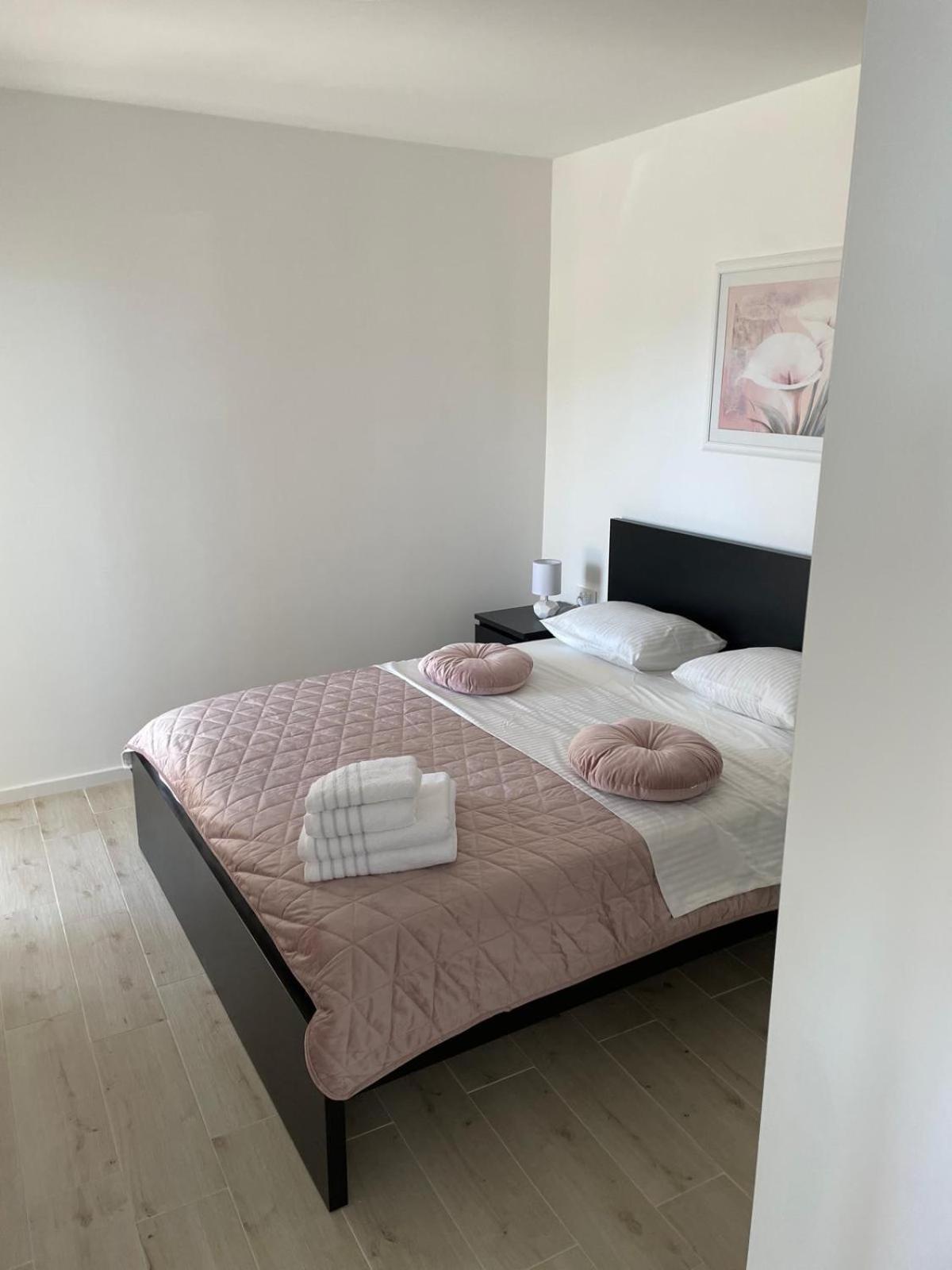 Amore Apatmani Celina Buitenkant foto